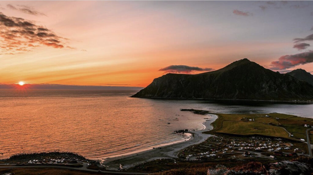 Midnight Sun in Lofoten - Best places to see — Hattvika Lodge