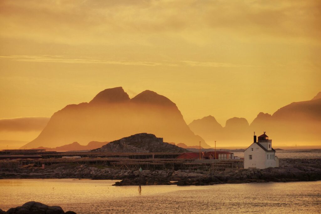 Midnight Sun in Lofoten - Best places to see — Hattvika Lodge