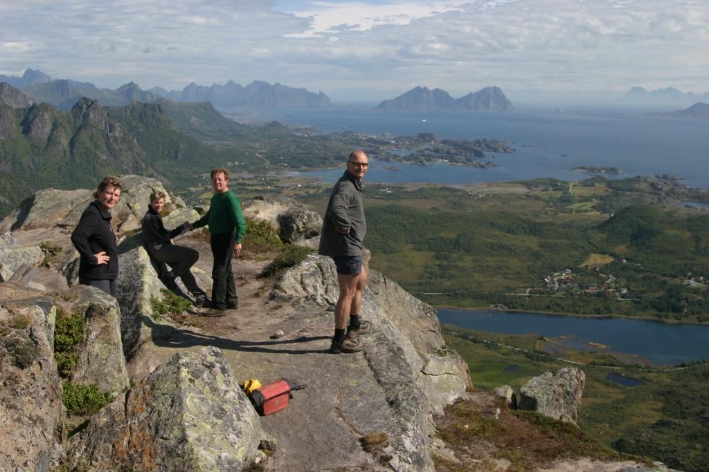 Hiking in Lofoten - Lofoten Aktiv - Visit Lofoten